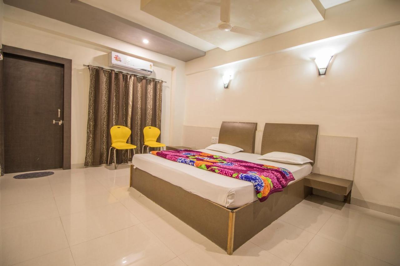 Hotel Yogiraj Palace Shegaon Buitenkant foto