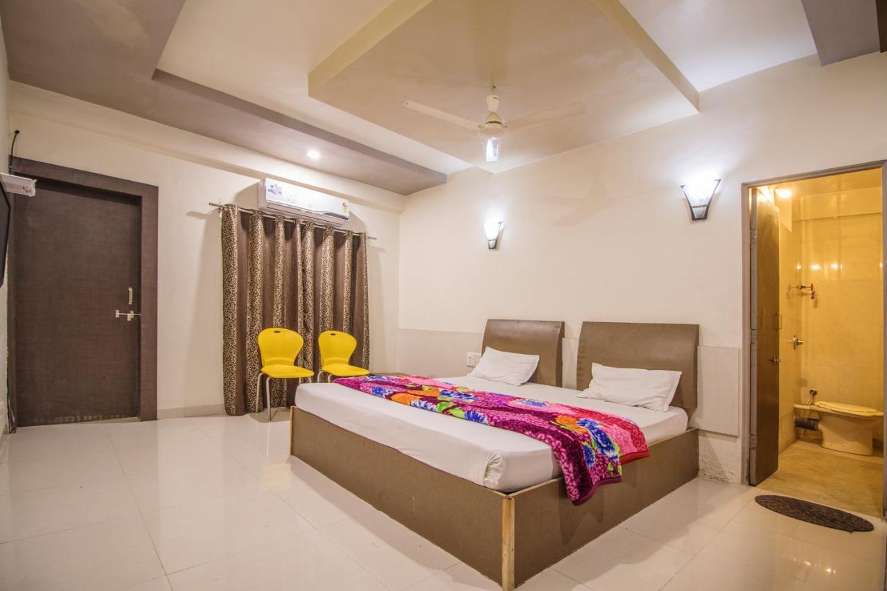 Hotel Yogiraj Palace Shegaon Buitenkant foto