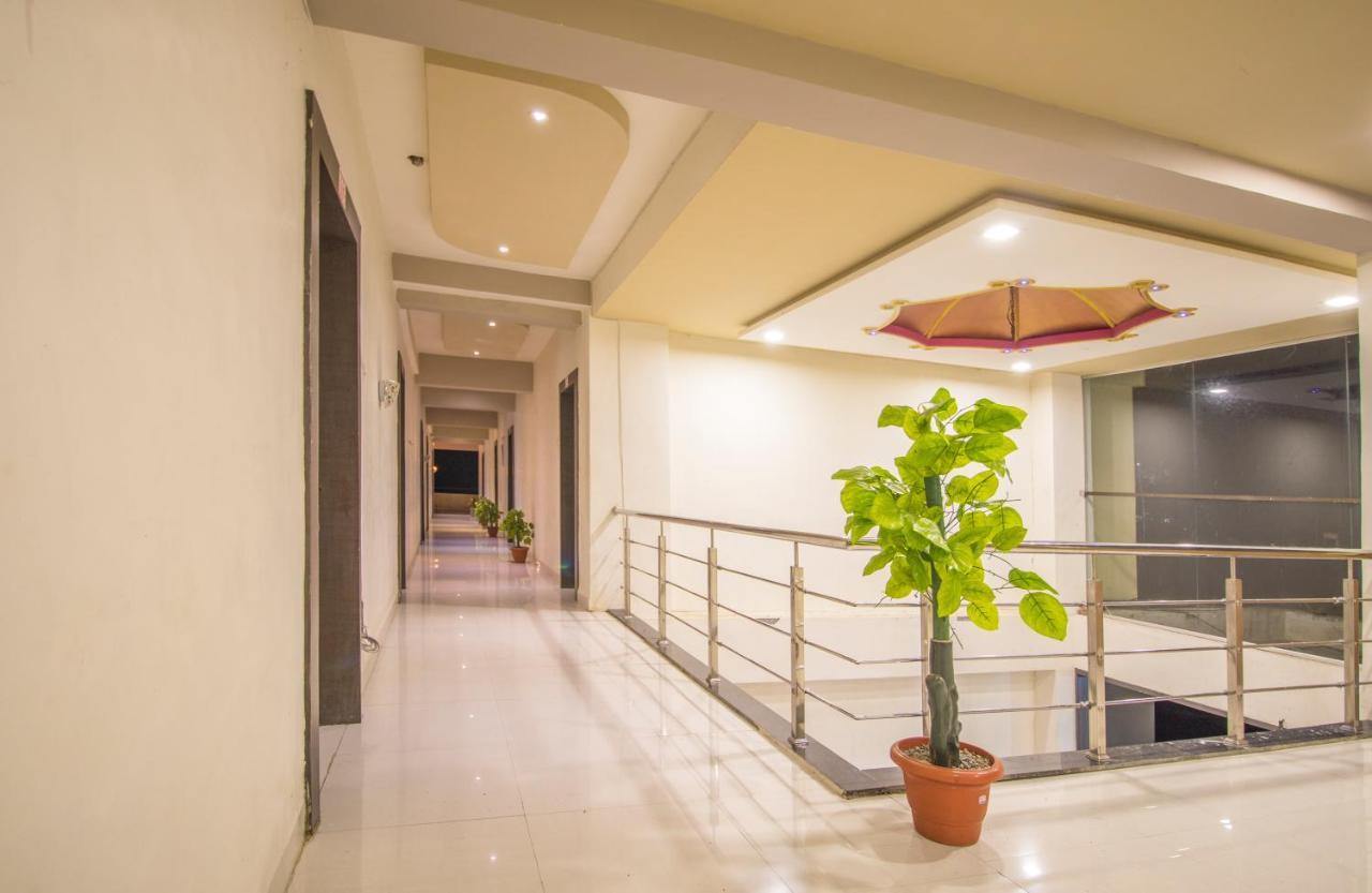 Hotel Yogiraj Palace Shegaon Buitenkant foto