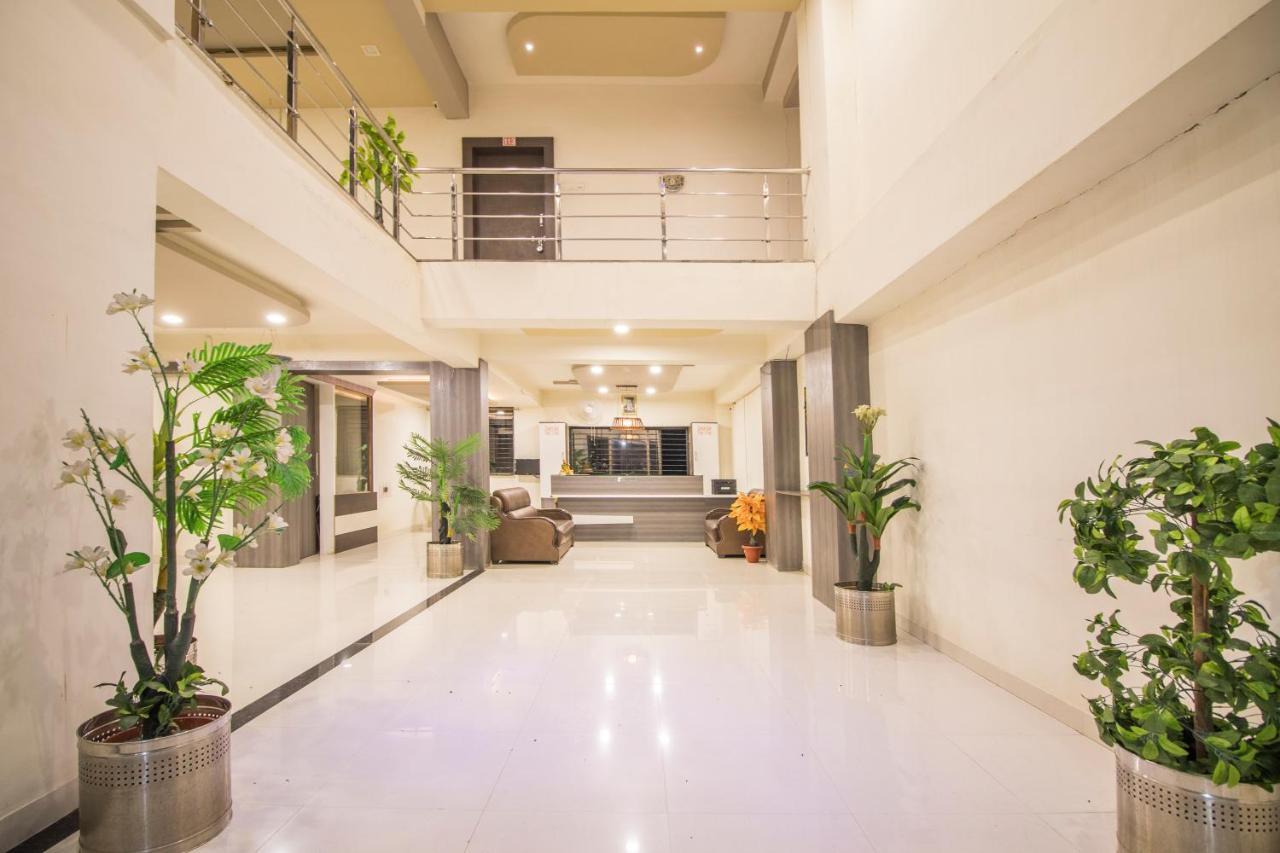 Hotel Yogiraj Palace Shegaon Buitenkant foto