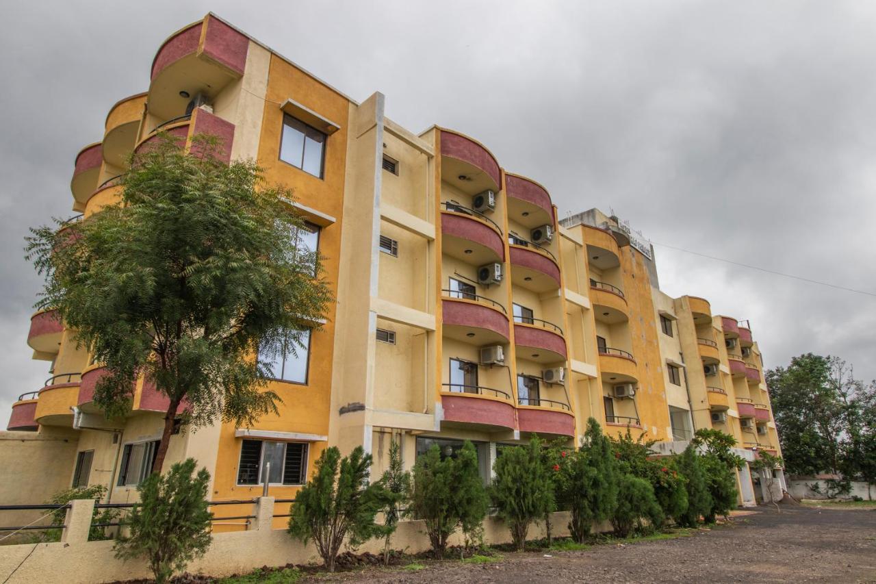 Hotel Yogiraj Palace Shegaon Buitenkant foto